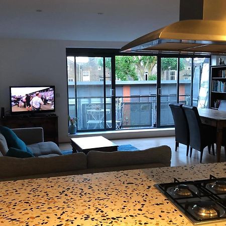 Spacious, Bright And Modern Flat In Holloway London Bagian luar foto
