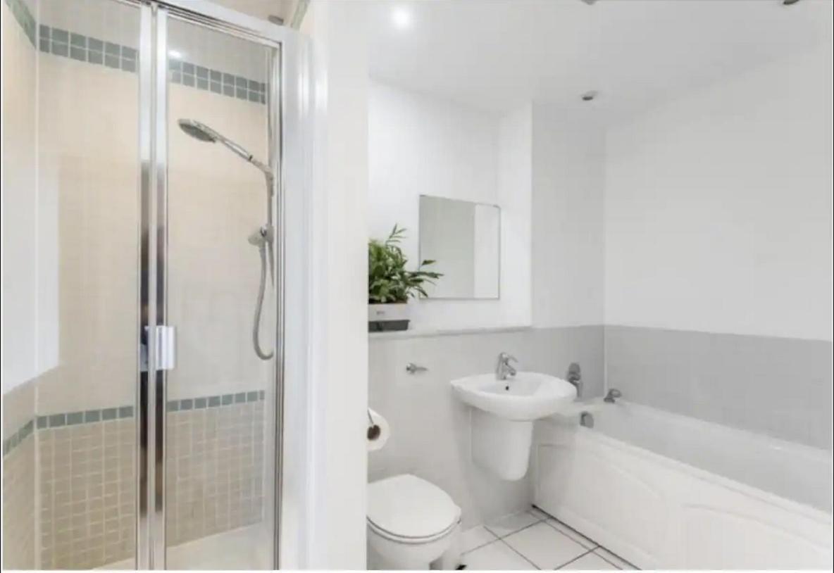 Spacious, Bright And Modern Flat In Holloway London Bagian luar foto
