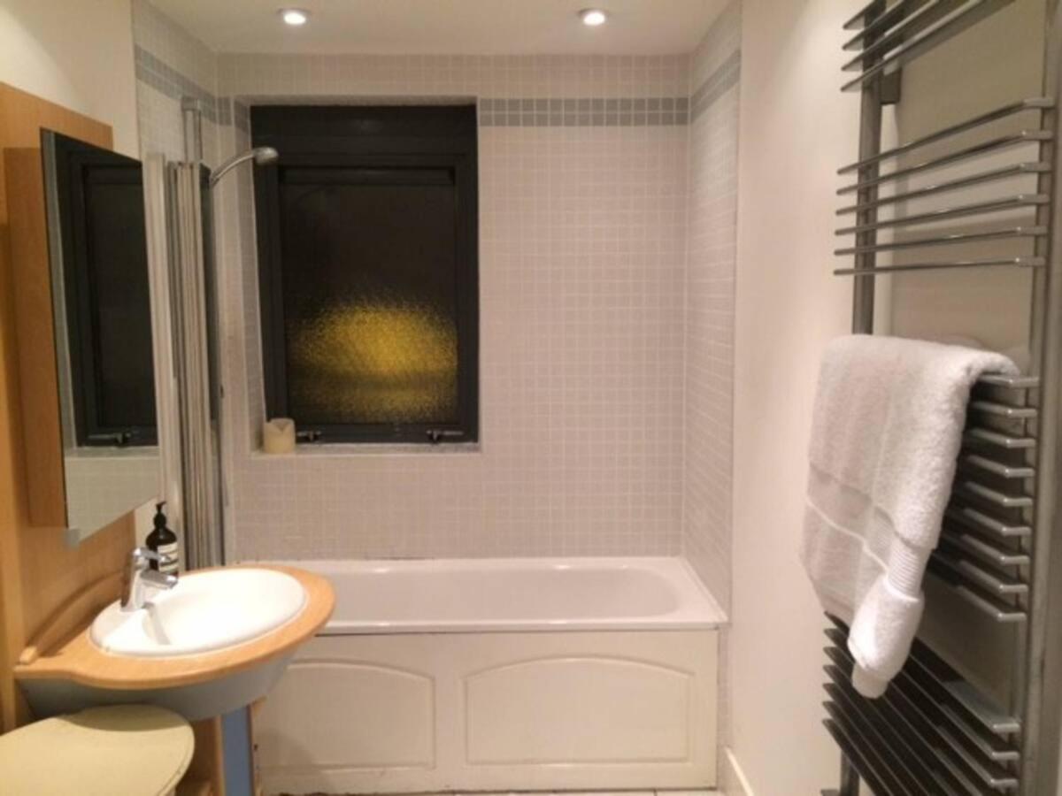 Spacious, Bright And Modern Flat In Holloway London Bagian luar foto