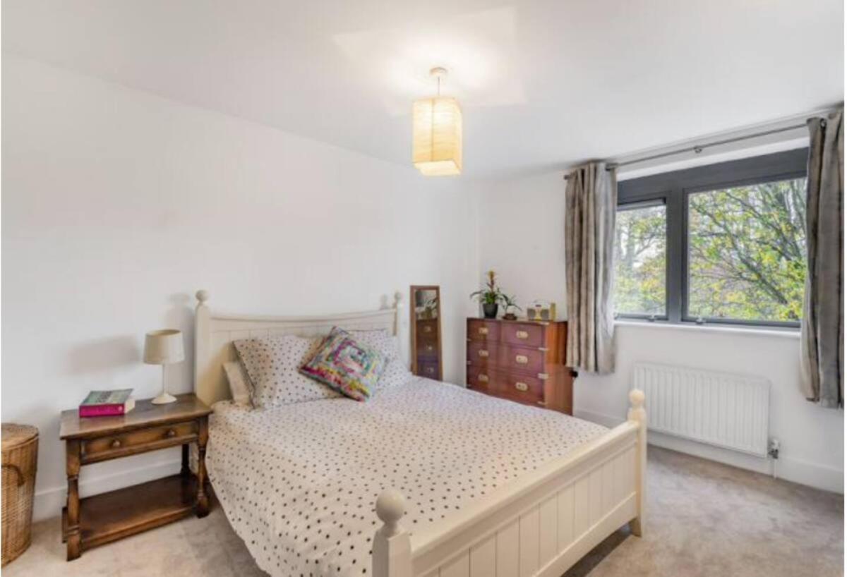 Spacious, Bright And Modern Flat In Holloway London Bagian luar foto